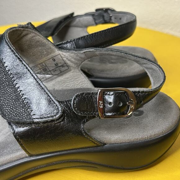 SAS Nudu Midnight Black Leather Tri Pad Comfort Slingback Strap Sandals Sz 9 M - Picture 8 of 9